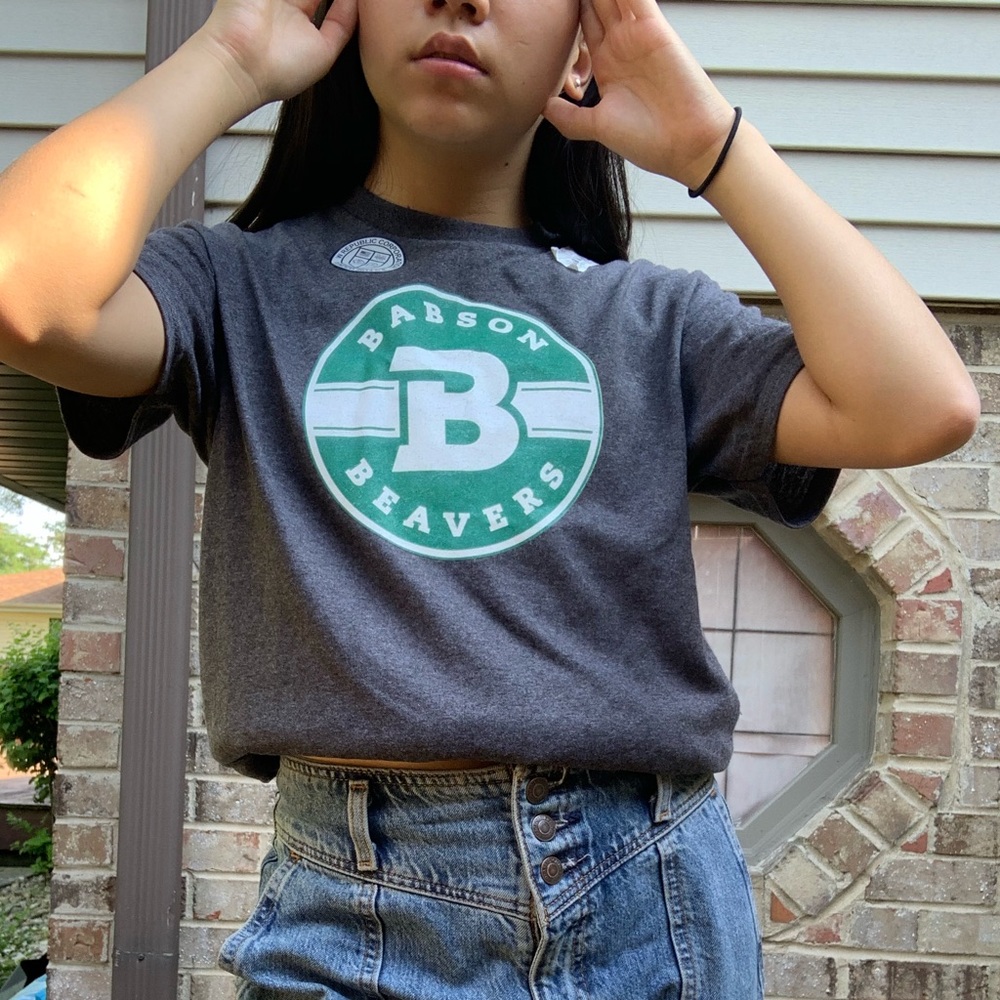 *NEVER WORN* Babson College NCAA Cotton T-Shirt - Picture 5 of 8